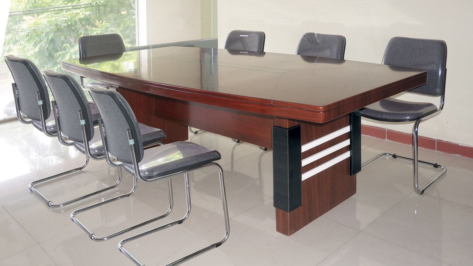 Đồ nội thất văn phòng thường bán ở Quận 2