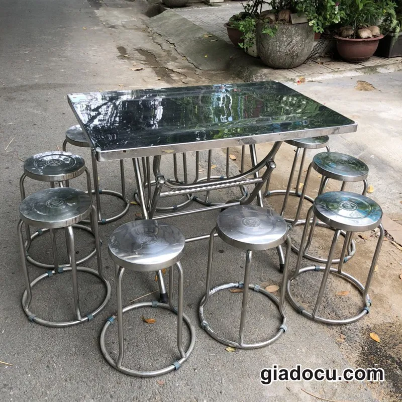 thu-mua-ban-ghe-inox