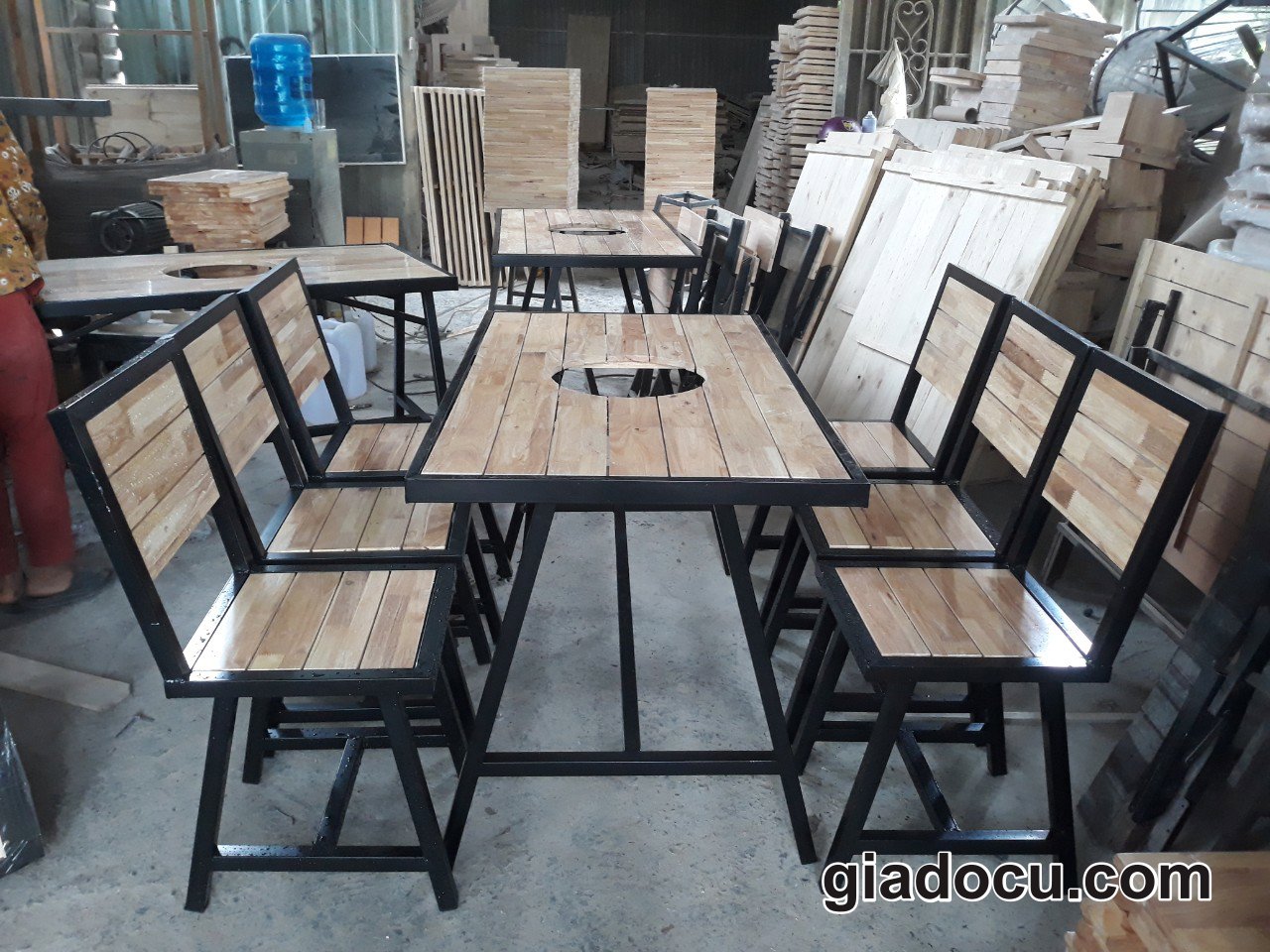 bàn ghế cũ quán nhậu