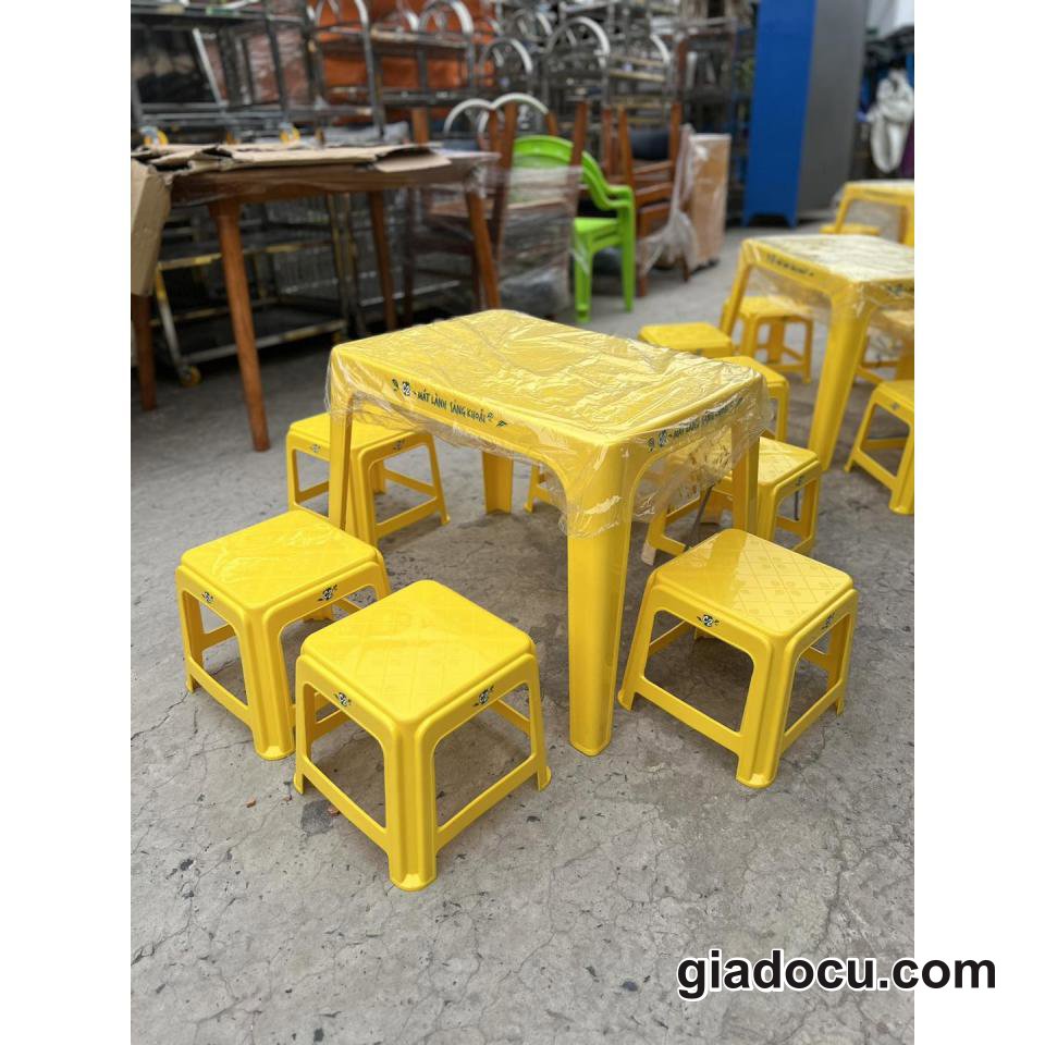 Thu mua bàn ghế nhựa