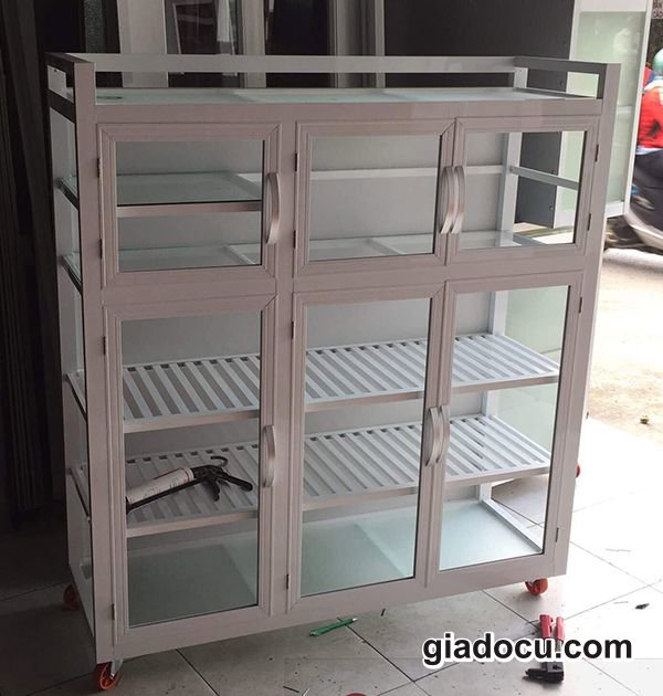 tủ nhôm kính, tủ inox, tủ chân sắt, tủ có đèn chiếu sáng, tủ di động.